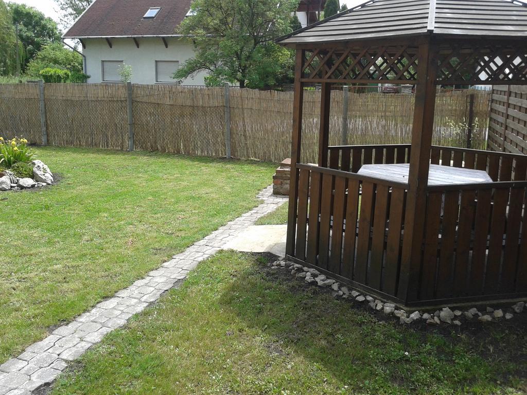 Appartamento Apartmanhaz Balatonfenyves Esterno foto