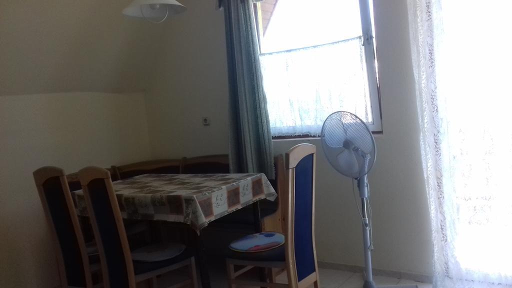 Appartamento Apartmanhaz Balatonfenyves Esterno foto